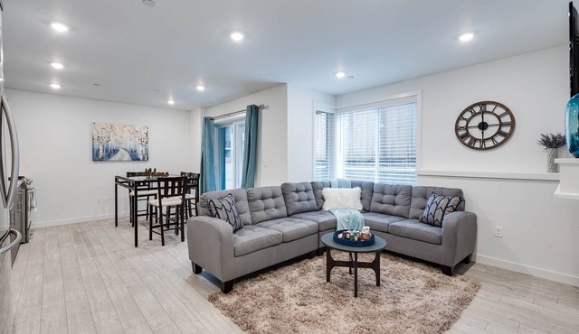 Artist #2E–Just Steps from the Max