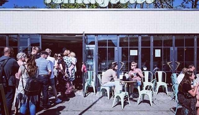 Artist apt. w balcony. Ideal for 2. 20min to city