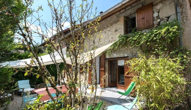 Artist'au Chat" family gîte with sauna