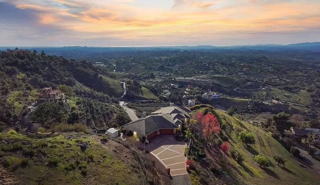Artist-Designed Mountain-top Retreat with View, Garden, Orchard, Lawn & Steinway