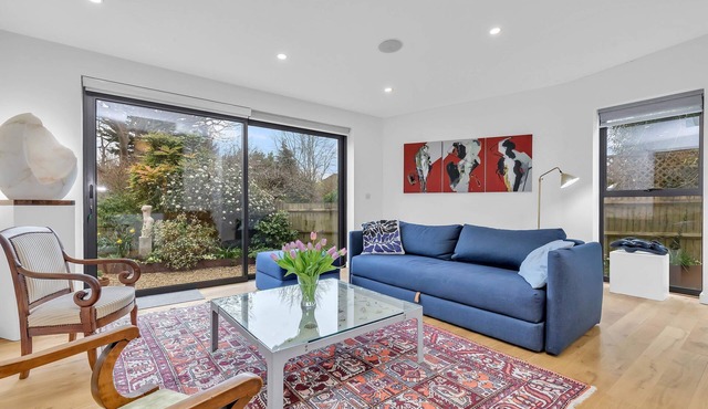 Artist Haven with Parking | By My Getaways