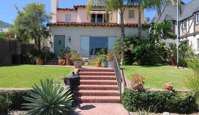 Artist Home in Coronado Village Includes cleaning!