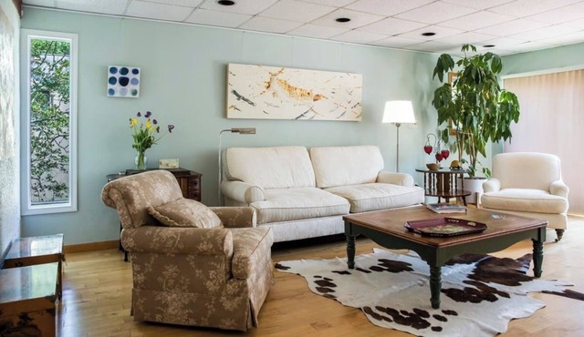 Artist Home Upstairs unit duplex in Historic Cherrywood