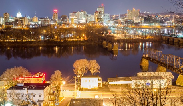 ☆ Artist Refuge w/ Harrisburg View & Parking ☆