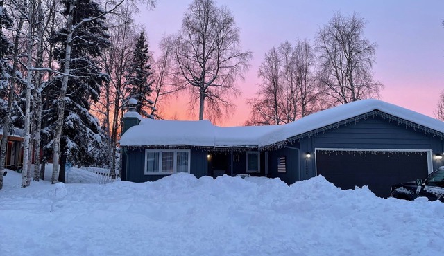 Artist Retreat, ranch home just minutes from downtown Anchorage.