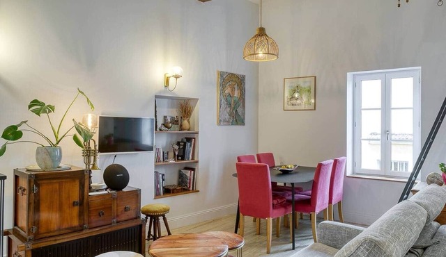 Artist's apartment in the historic center