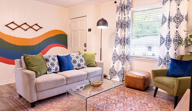 Artist's Bungalow- 1/2 mi from Covington Square