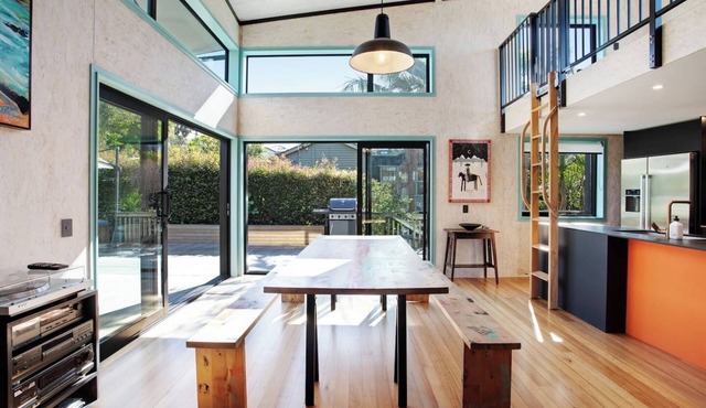 Artist's Colourful Casa with Spa Pool Near Beaches