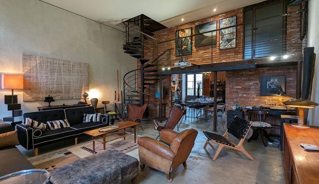 Artist's Loft with Home Cinema, Yoga Room, and Private Courtyard - Sleeps 10