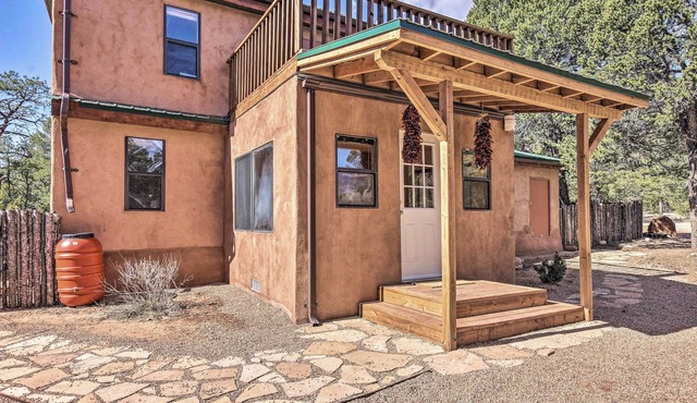 Artist's Retreat w/Pecos National Park Views!