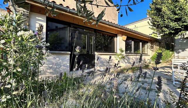 Artist's studio - Cosy cocoon for 2 with small garden in town center