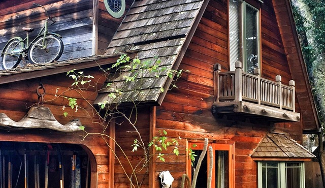 Artist's Treehouse Studio Apartment, 31 nite min.