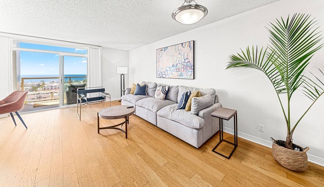 "Artistic" 3Bedroom 2Bath Gorgeous Ocean Views.