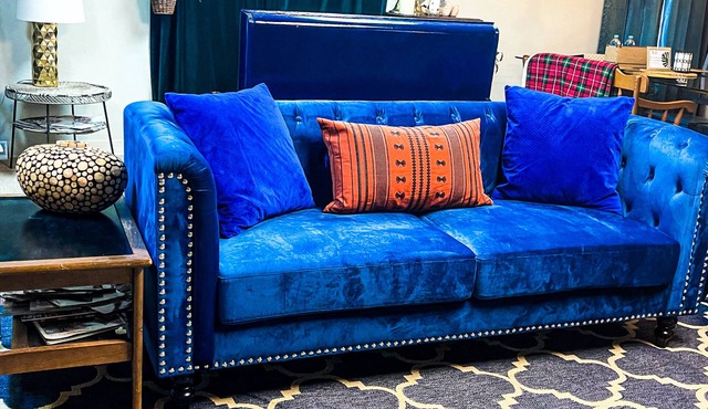 Artistic and Creative Vibe with Indoor Swing 2 Blocks to Downtown & near SEMO