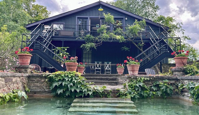 Artistic Barn Apartment w Pool by Treman Park