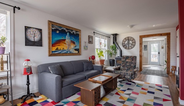 Artistic Getaway Near Halifax | King Bed, Spacious Deck & Fire Pit