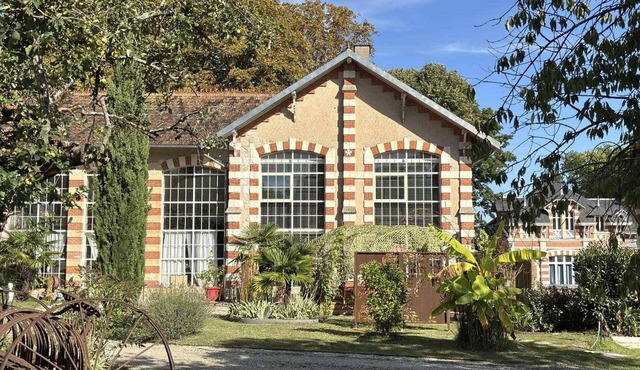 Artistic Cottage with Air Conditioning and Terrace in Savonnières