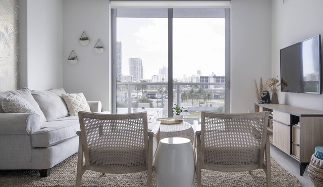 Artistic Design District Stay, Parking, Pool, Gym