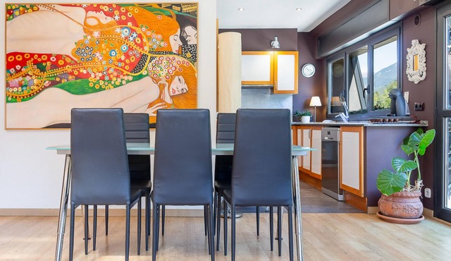 Artistic Duplex with Terrace, 10 min City Center