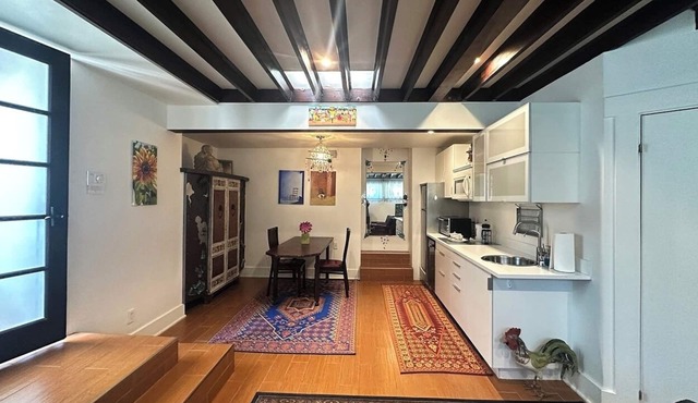 Artistic Haven in Hollywood with Pool, Hot Tub, Cabana, and Garden