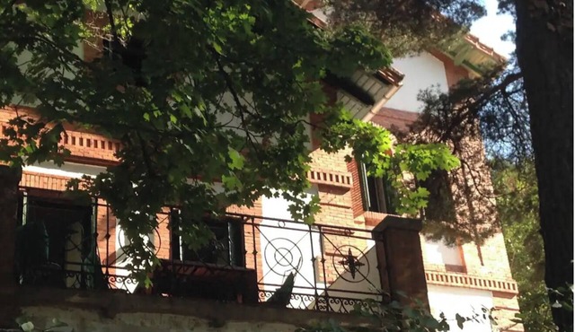 Artistic house next to the Fruenfría valley