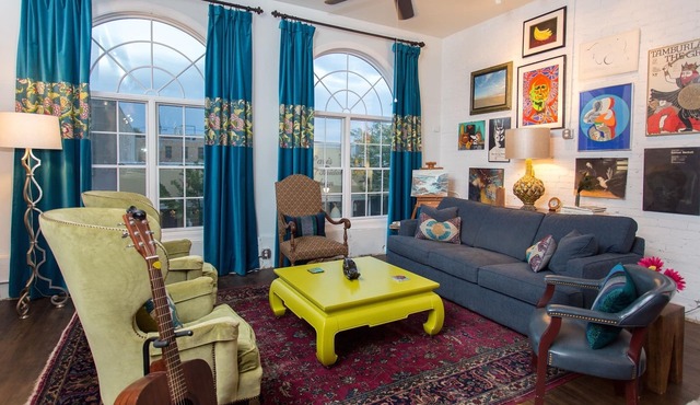 Artistic Loft close to Lake Michigan beaches, craft breweries & outlet shopping