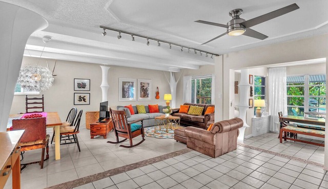 Artistic Magical Apt., stunning garden, private patio, pool, close to beach/town