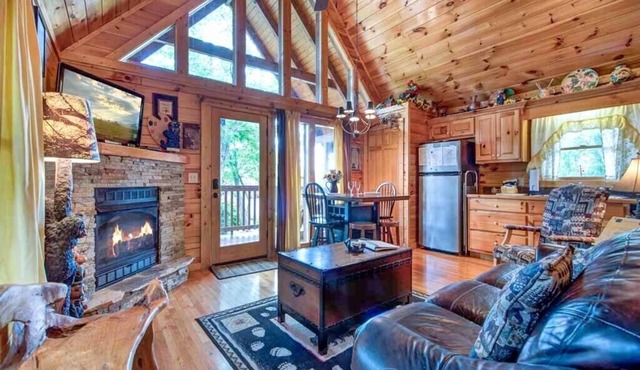 Artistic Mountain | Private Hot Tub + Mtn Views & Game Room!