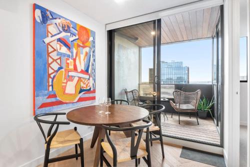 Artistic Urban Getaway just off Smith Street!