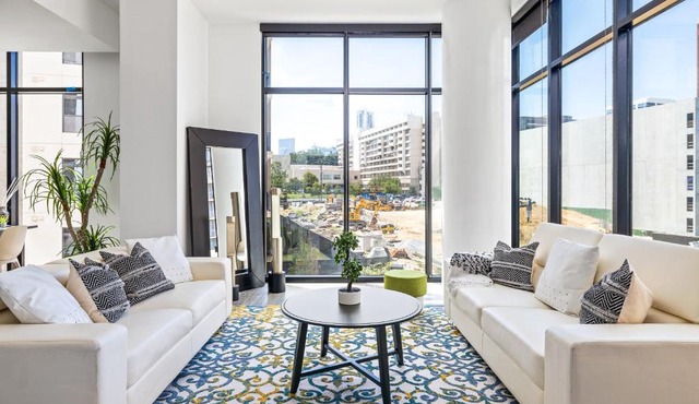 Artistically Gleaming Buckhead Retreat