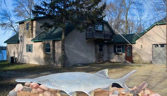 ARTISTS & ANGLERS INN - game room - home of Madison Lake Paddlefish!