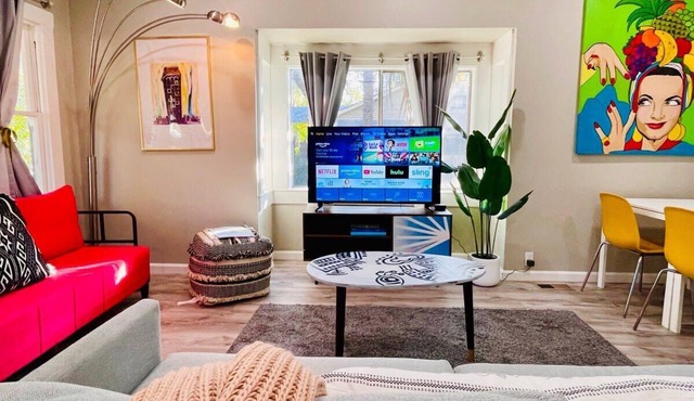 Artists Bungalow ARCADE King Beds near the beat