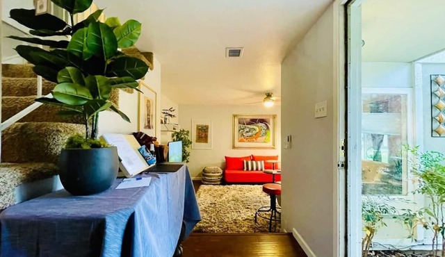 Artists Condo GAME ROOM Patio near UC Med Center