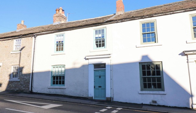 ARTIST’S COTTAGE, family friendly, with open fire in Richmond