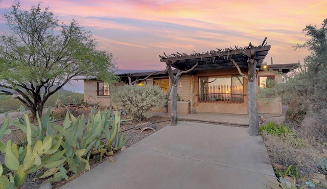 Artist’s Delight, Conveniently Remote Saguaro Saturated Views