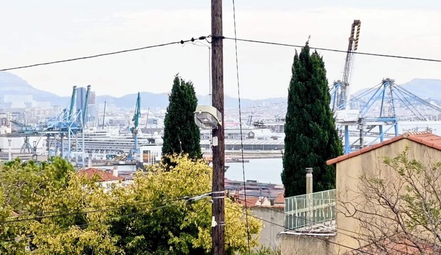 Artists' house. Wide sea and harbor views. And garden with chalet