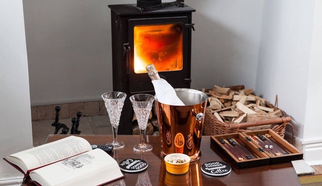 Artists’ Loft near Hornbeam Park,Artists’ Cottages