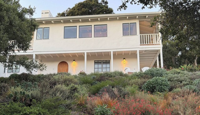 Artist’s Retreat: 3BR Carmel-by-the-Sea w/Ocean Glimpse & Walk to Beach & Town