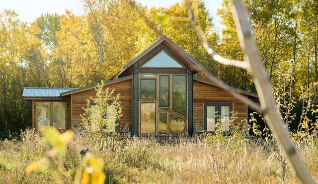 Artist’s Retreat on Flower Farm in Huson, 20min from Missoula, with Cedar Sauna