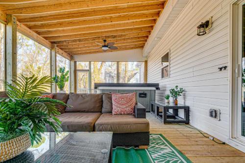 Artists Retreat with Deck! 5 Mi to Dtwn Durham