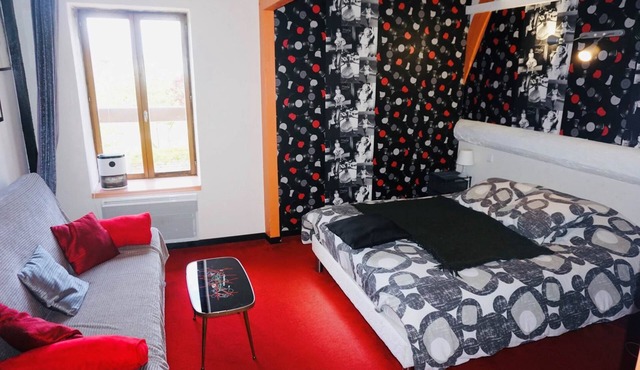 Artists Room - Up to 3 people (no pets)