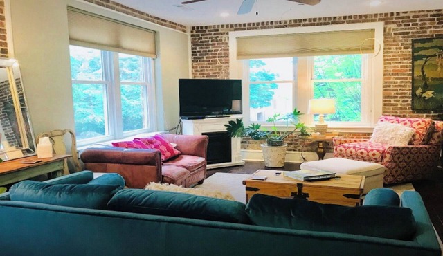 Artists Studio on the Historic Downtown Fayetteville Square!