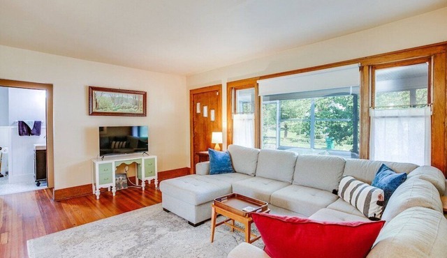 Artist’s Vintage Home 5 mins from ND Campus