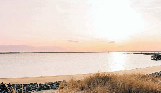 Artist’s Windmill Pt Condo|Sunset&Pool Relaxation