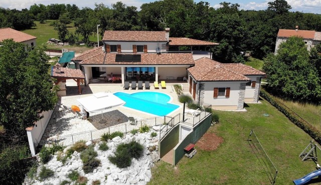 Arton Villa, with heated pool in the heart of Istria on quiet nature location