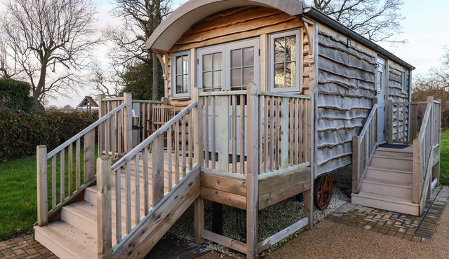 ARTS AND CRAFTS, romantic, with a garden in Tadcaster