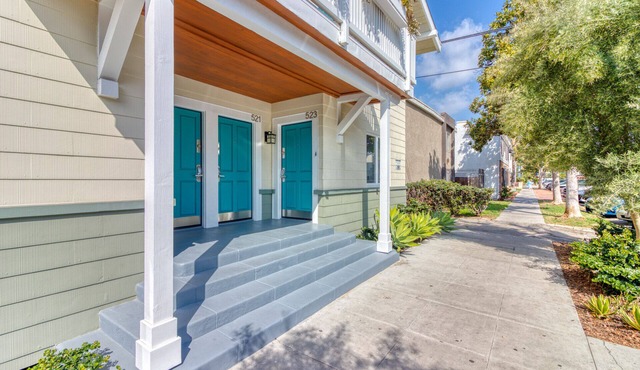 Arts District of Long Beach! Walking distance to the beach!