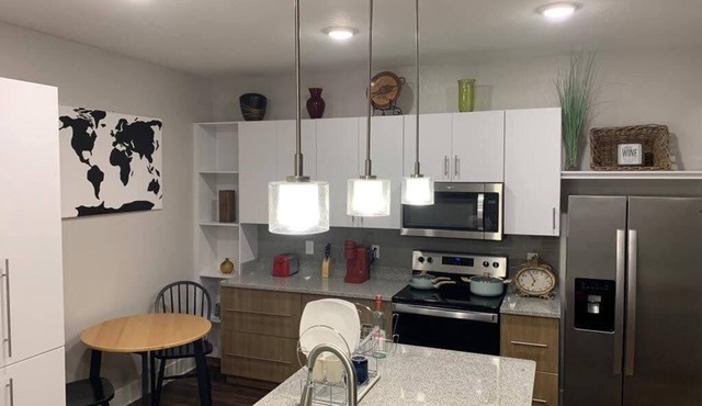 Artsy 1-bedroom Condo in Central Orlando near Universal Studios