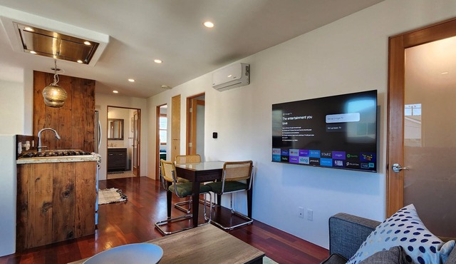 Artsy 2-bedroom Loft with high speed WiFi, AC in welcoming Culver City