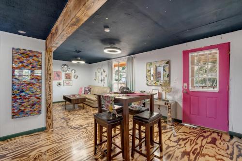 Artsy 2BR, Near FSU & Downtown